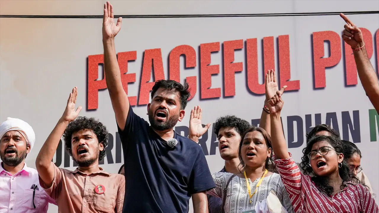 শিক্ষার্থীদের দাবি না মানলে পরিস্থিতি বাংলাদেশ-নেপালের মতো হতে পারে