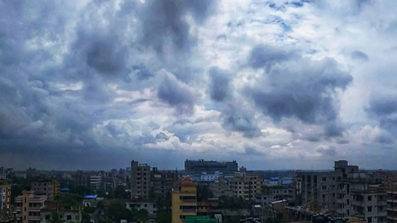 ঢাকার আকাশ আংশিক মেঘলা, বজ্রসহ বৃষ্টির সম্ভাবনা