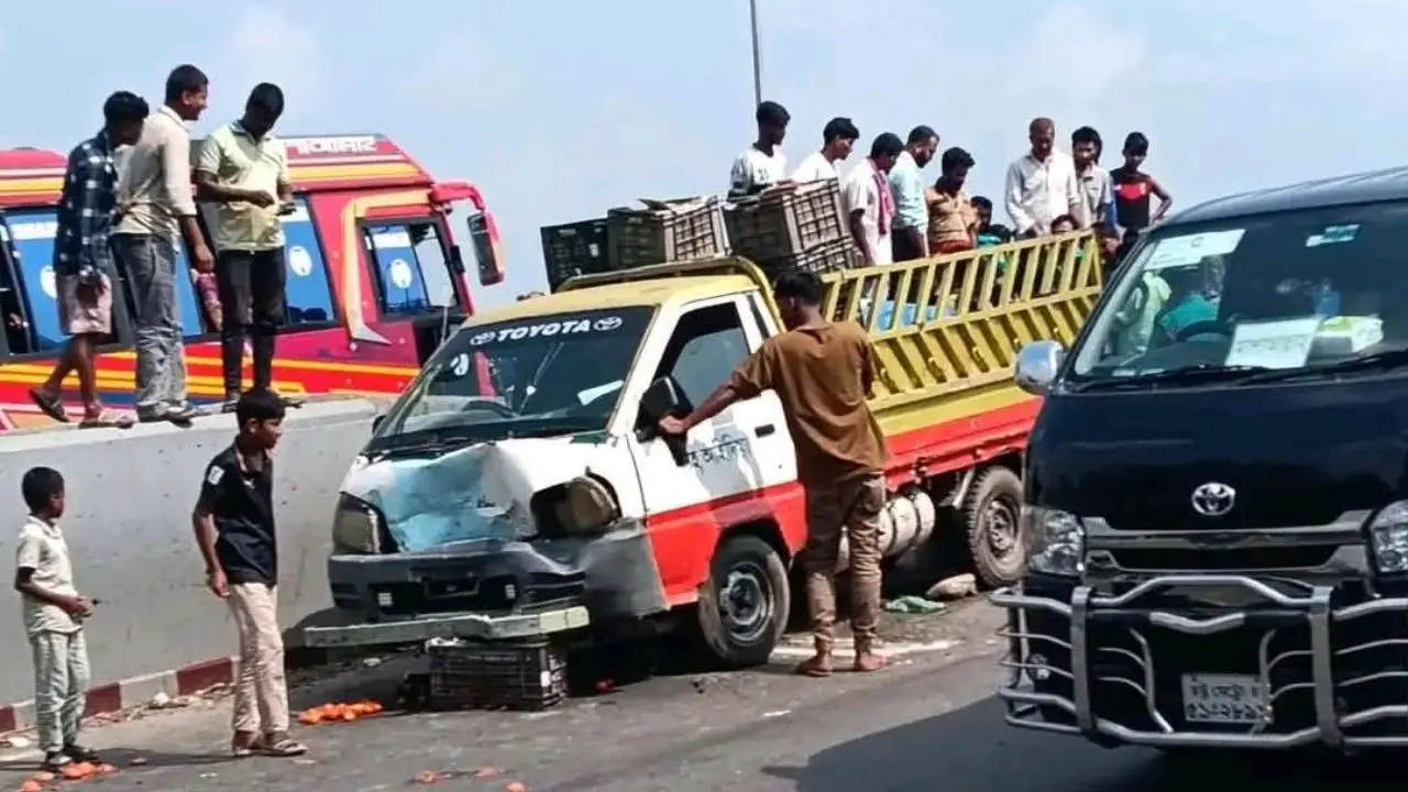 চট্টগ্রামে পিকআপের ধাক্কায় মোটরসাইকেল আরোহী বাবা-ছেলের মৃত্যু