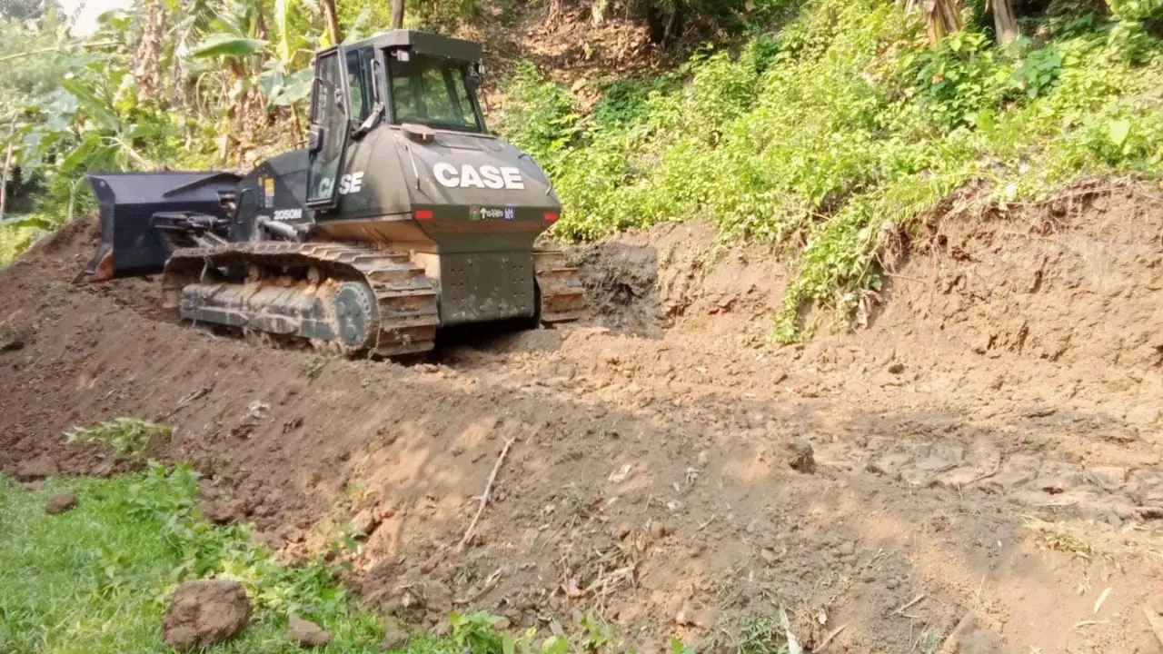 সেই জঙ্গল সলিমপুরে সড়ক বানাচ্ছে সেনাবাহিনী