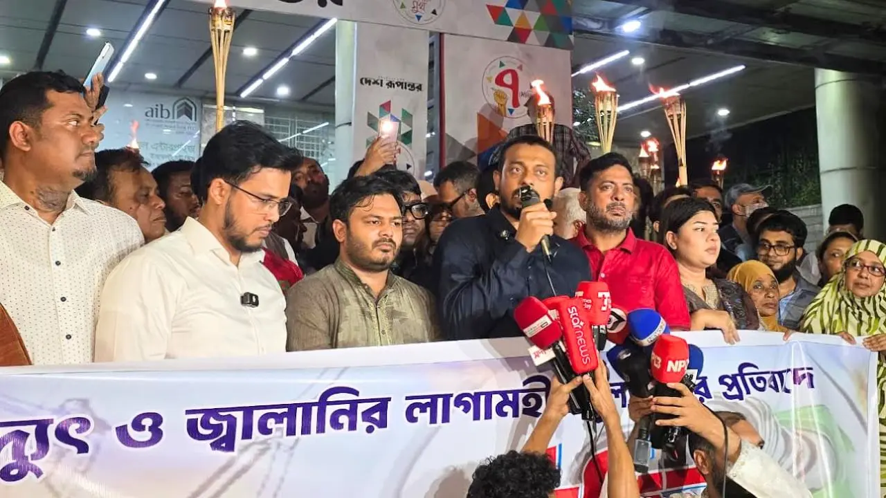 সরকার সকালে এক কথা বলে, দুপুরে এক কথা বলে, রাতে আরেক কথা বলে