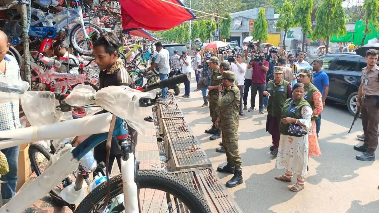 চট্টগ্রামে সিটি করপোরেশনের অভিযানে ২০০ অবৈধ দোকান উচ্ছেদ