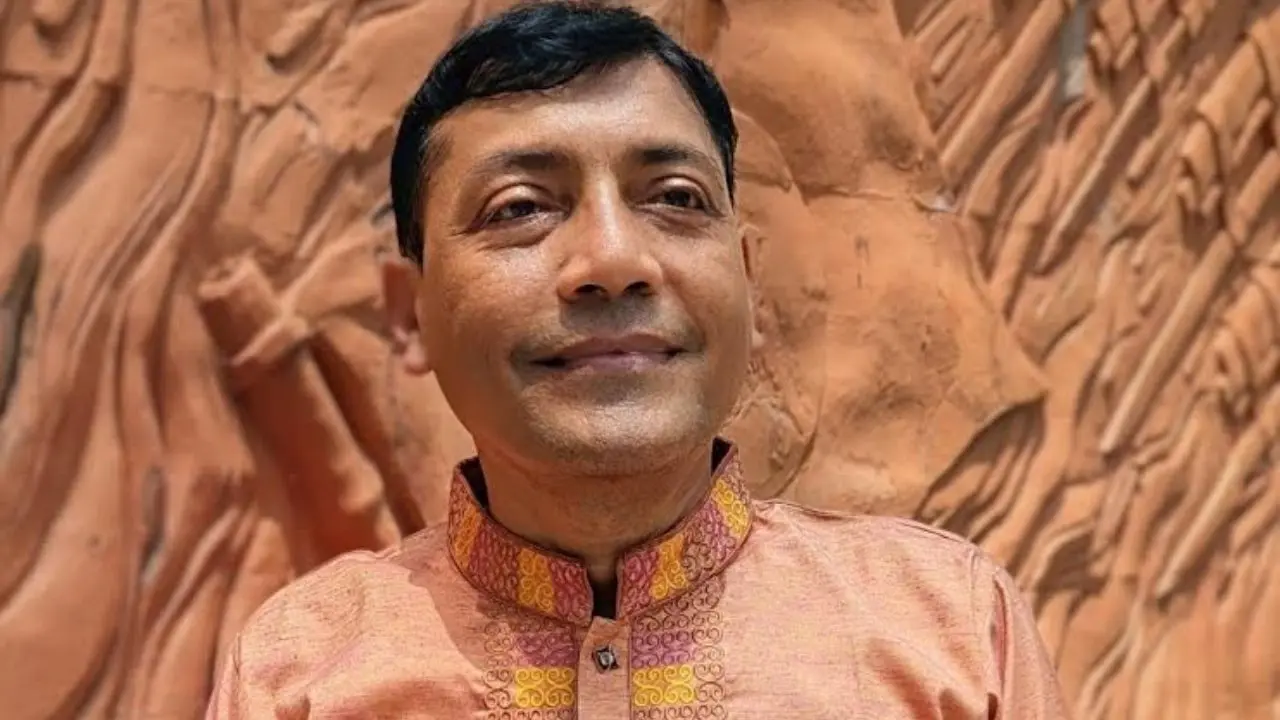 আন্তর্জাতিক অভিবাসন প্রশিক্ষণে অংশ নিতে বৃত্তি পেলেন দেবব্রত ঘোষ