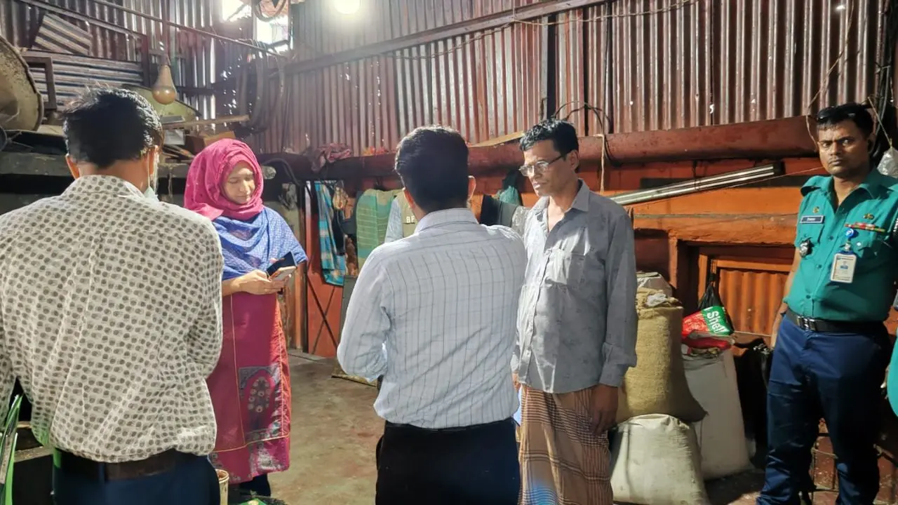 চট্টগ্রামে অমিত ফুডকে ৩ লাখ টাকা জরিমানা, কনকা ড্রিংকিং ওয়াটার বন্ধ