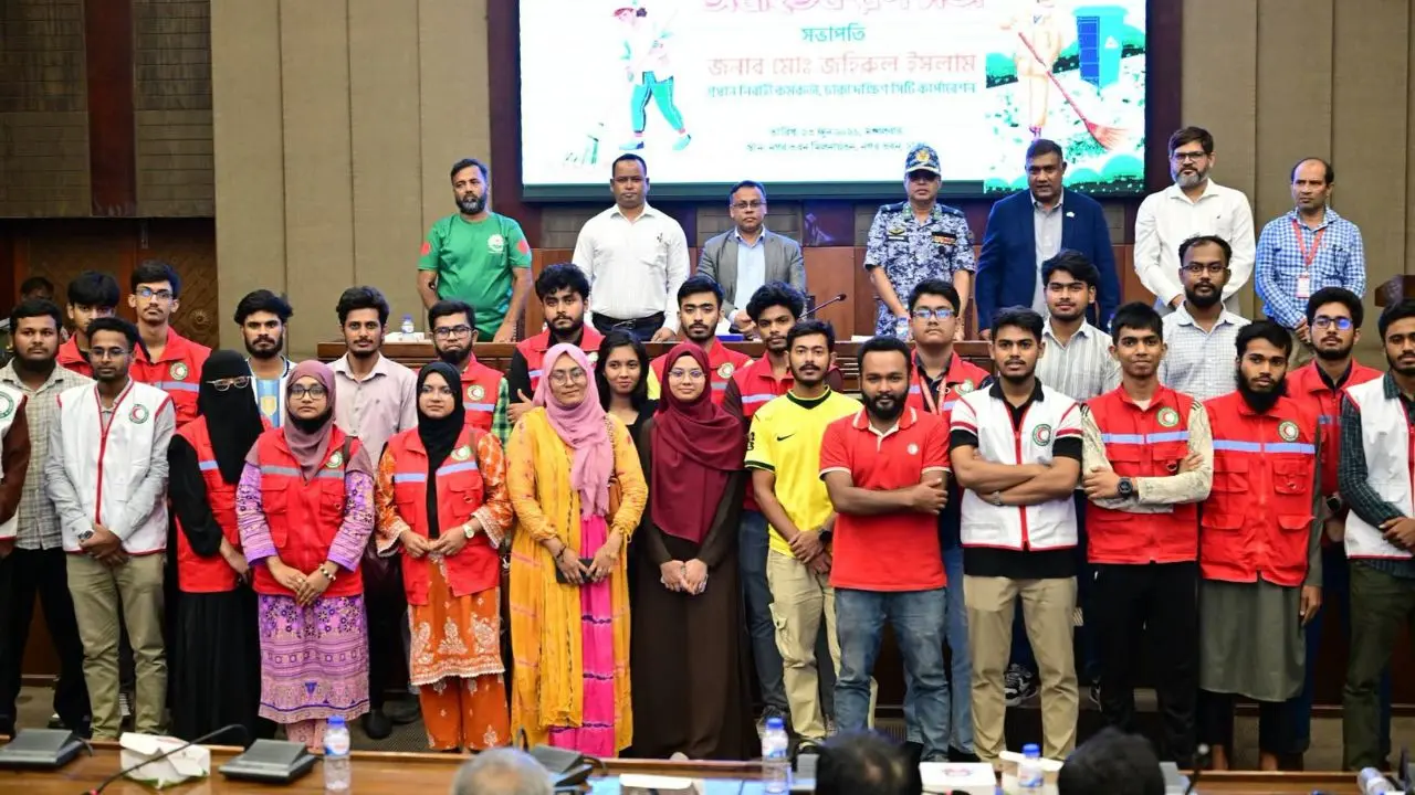 যত্রতত্র বর্জ্য ফেলা বন্ধে কাজ করবে ডিএসসিসি, বিডি ক্লিন-রেড ক্রিসেন্ট