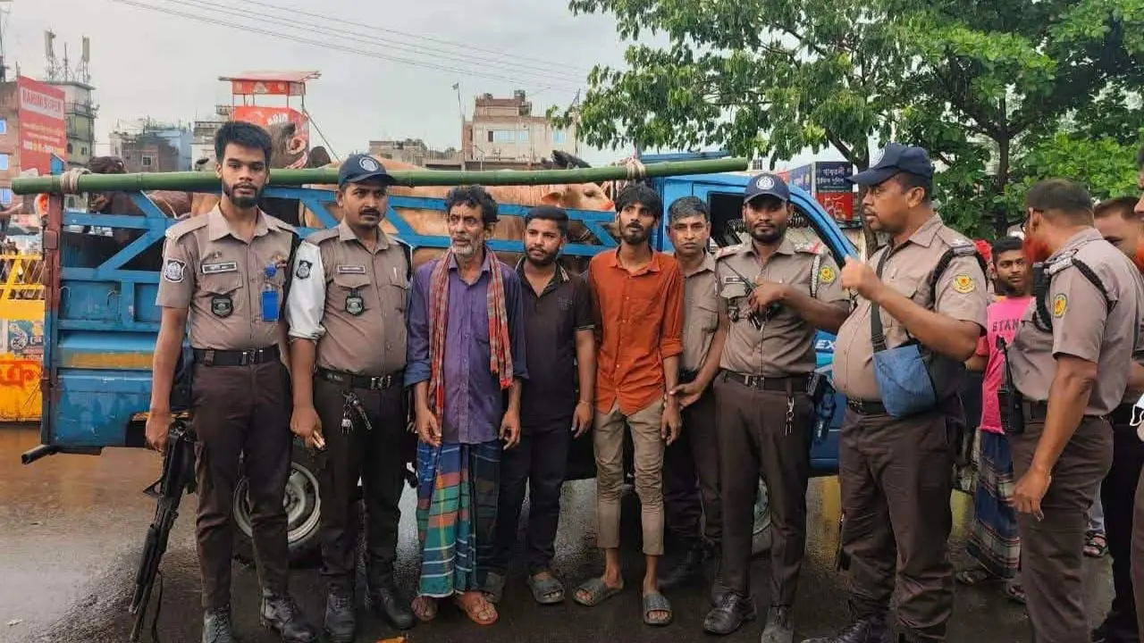 সাহসিকতার পুরস্কার পেলেন ইন্সপেক্টর গোলাম মোস্তফা