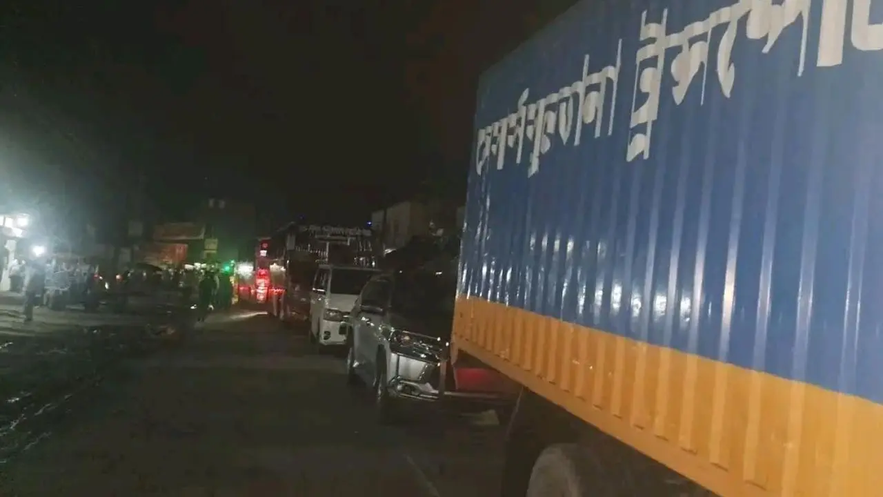 আড়াই ঘণ্টা পর জামালপুর-ময়মনসিংহ মহাসড়কের অবরোধ তুলে নিলো স্থানীয়রা