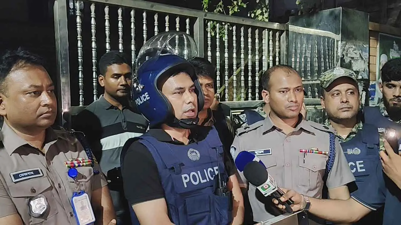 জেনেভা ক্যাম্পে অভিযান, গাঁজা-হেরোইনসহ আটক ১৩