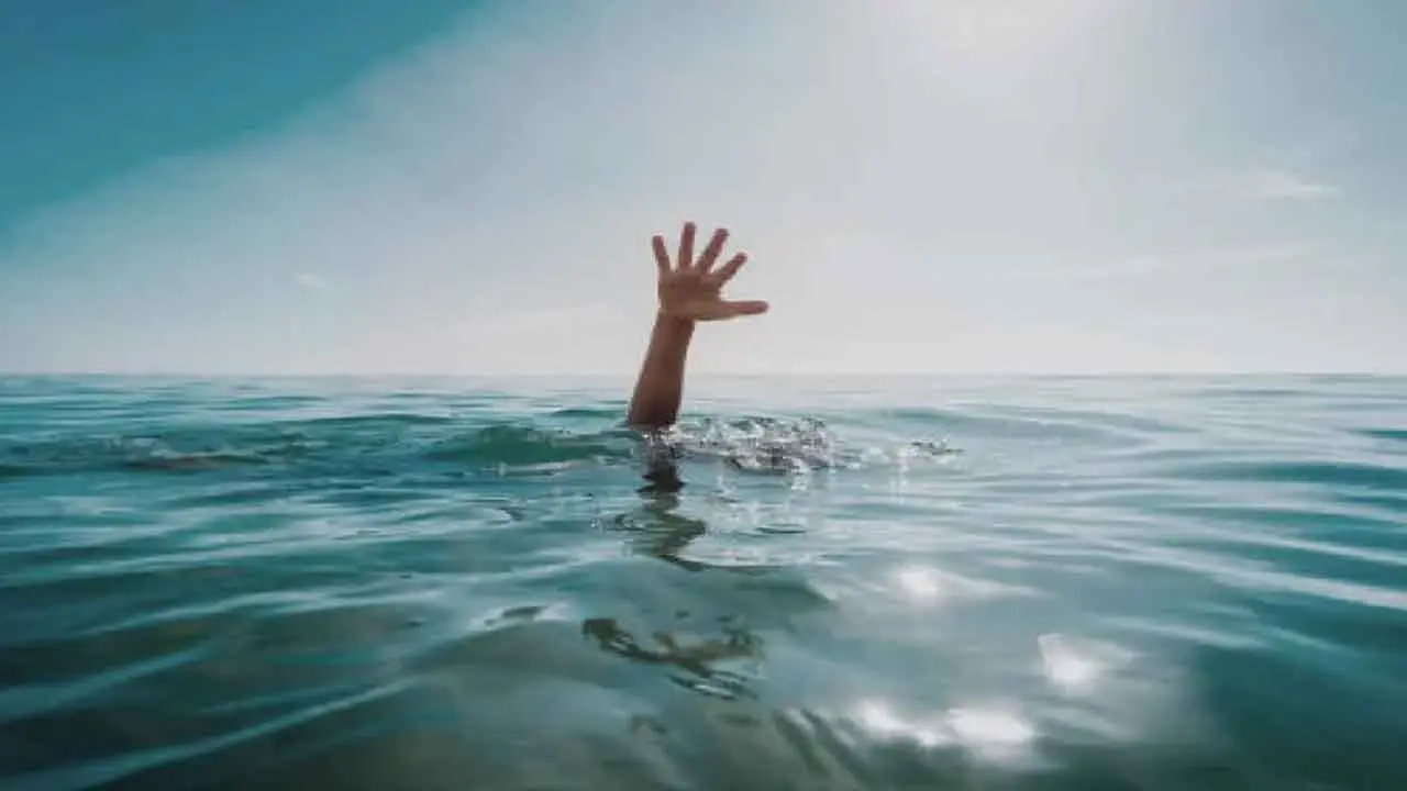 নদীতে গোসলে নেমে এক বোন নিখোঁজ, আরেকজন নিহত