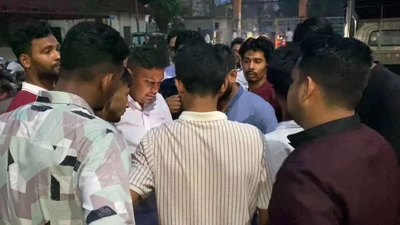 নিষিদ্ধ ছাত্রলীগ ও কিশোর গ্যাংয়ের ১৮ সদস্যকে পুলিশে দিল ছাত্রদল