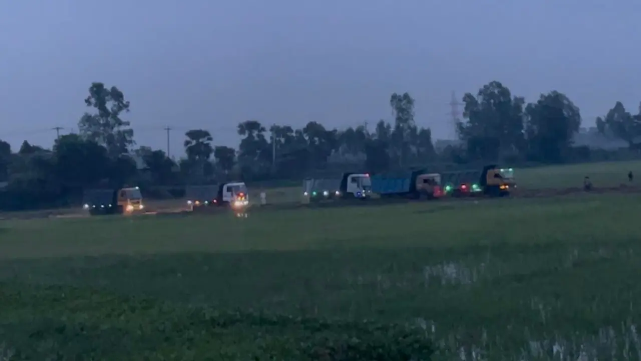 গাজীপুরে কৃষিজমি ধ্বংস করে মাটি বিক্রির মহোৎসব, নীরব প্রশাসন