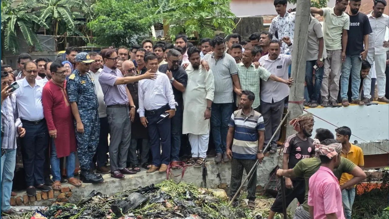 খালকে ময়লার ভাগাড়ে পরিণত করা বন্ধ করতে হবে : চসিক মেয়র