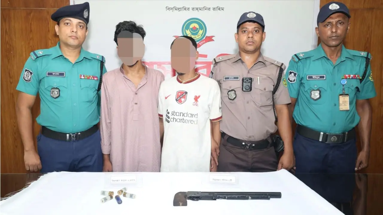 চট্টগ্রামে শটগান ও ৫ রাউন্ড কার্তুজসহ গ্রেপ্তার ২