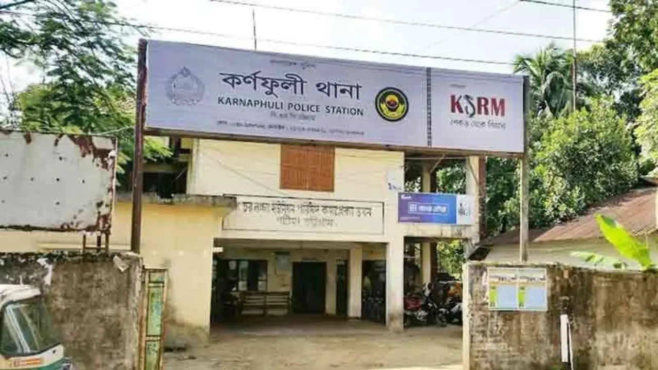 চট্টগ্রামে পিস্তল ভেবে ‘রিভলবার লাইটার’সহ ৪ জনকে আটক করল পুলিশ
