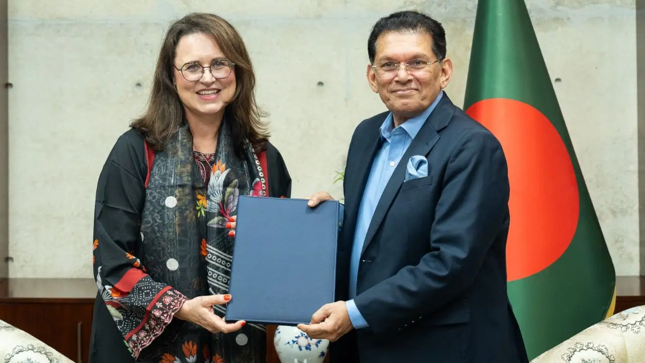 পররাষ্ট্রমন্ত্রীর কাছে আইওএমের প্রধানের পরিচয়পত্র পেশ