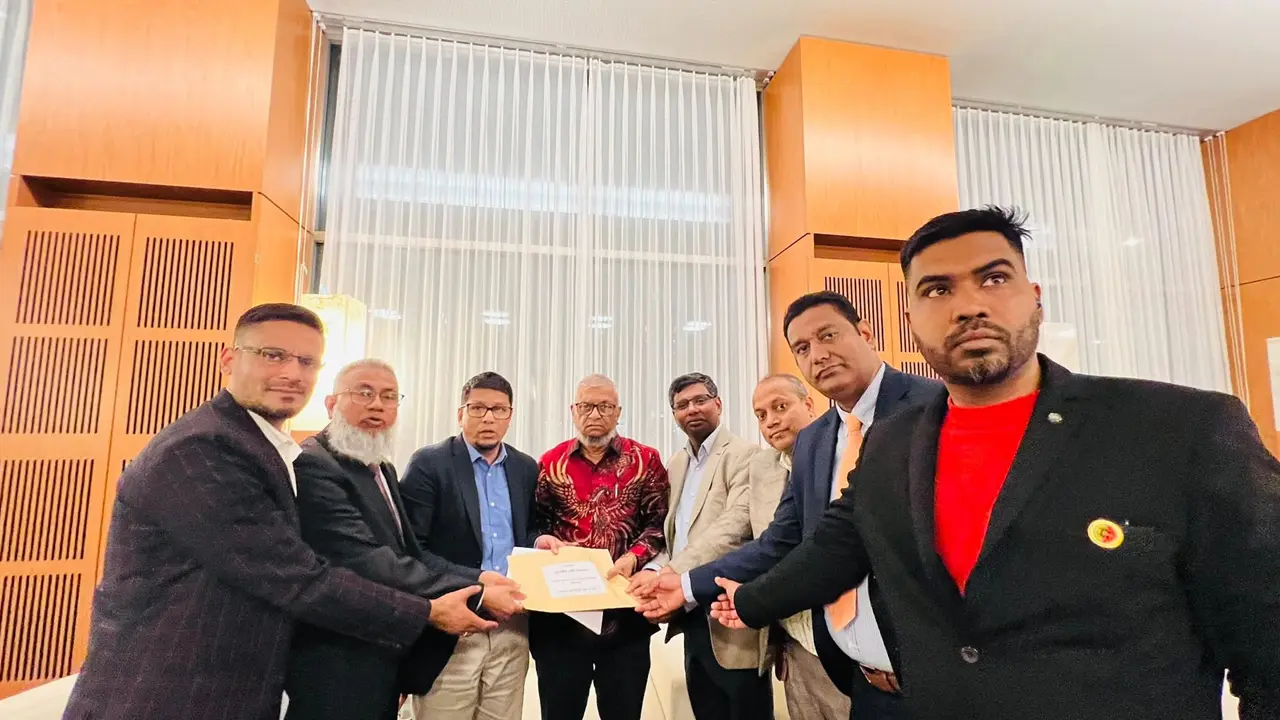 জেনেভায় প্রবাসী কল্যাণ মন্ত্রীর কাছে ফ্রান্স বিএনপির স্মারকলিপি