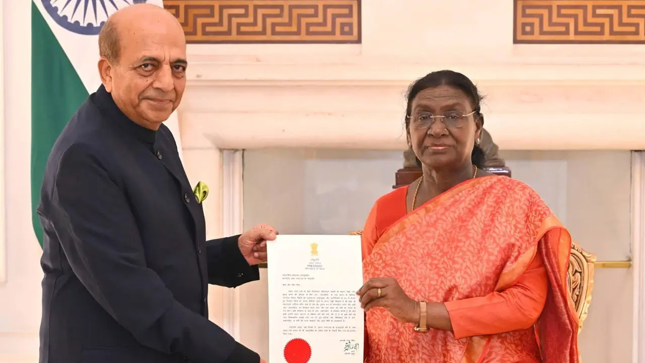 শিগগিরই ঢাকায় ভারতীয় হাইকমিশনারের দায়িত্ব গ্রহণ করবেন দীনেশ ত্রিবেদী