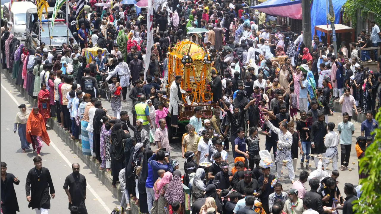 কঠোর নিরাপত্তায় শান্তিপূর্ণভাবে সম্পন্ন হলো পবিত্র আশুরার তাজিয়া মিছিল