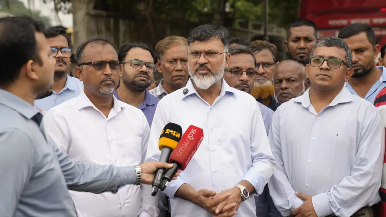 গাবতলীতে অবৈধভাবে রাখা বাস-স্থাপনার বিরুদ্ধে ব্যবস্থা নেবে ডিএনসিসি