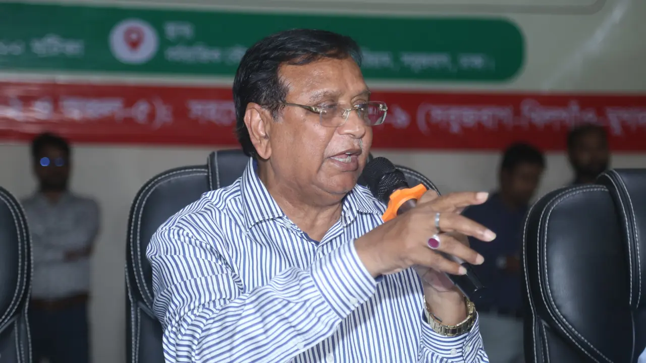 নাগরিক সেবায় অবহেলা করলে চাকরিচ্যুতিসহ কঠোর ব্যবস্থা : ডিএসসিসি প্রশাসক