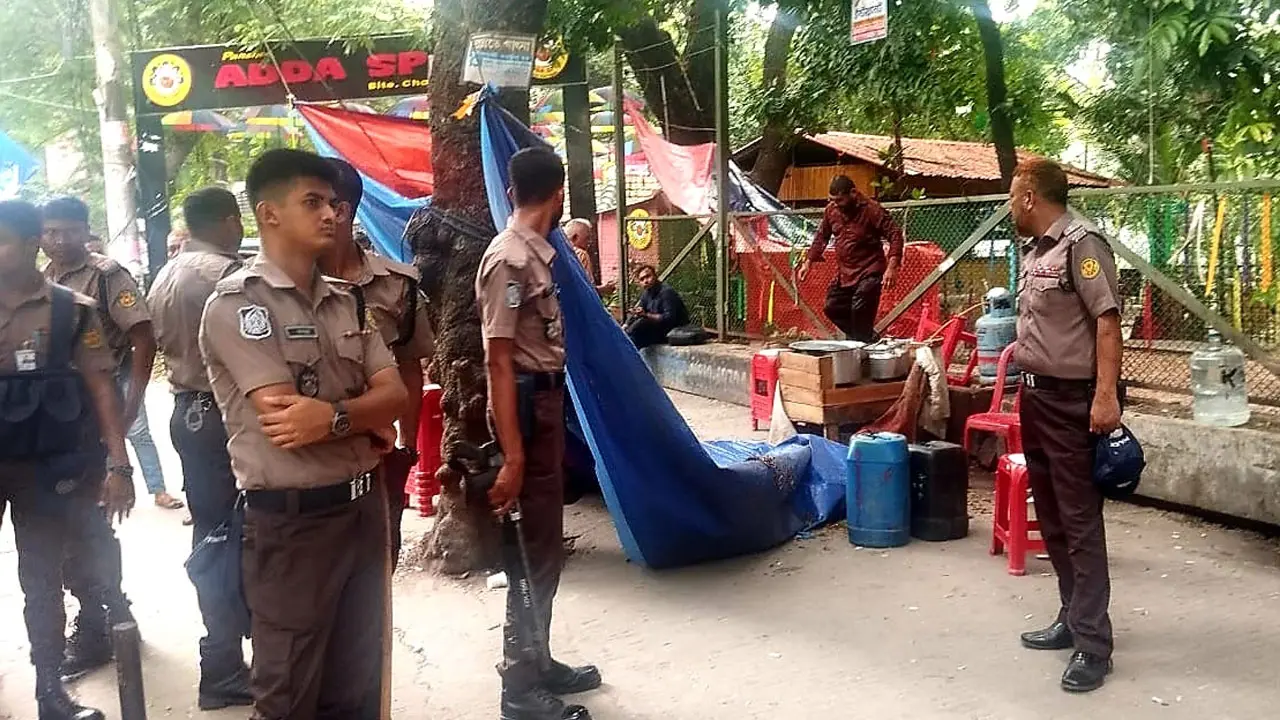 ধানমন্ডি লেক এলাকায় ডিএসসিসির উচ্ছেদ অভিযান