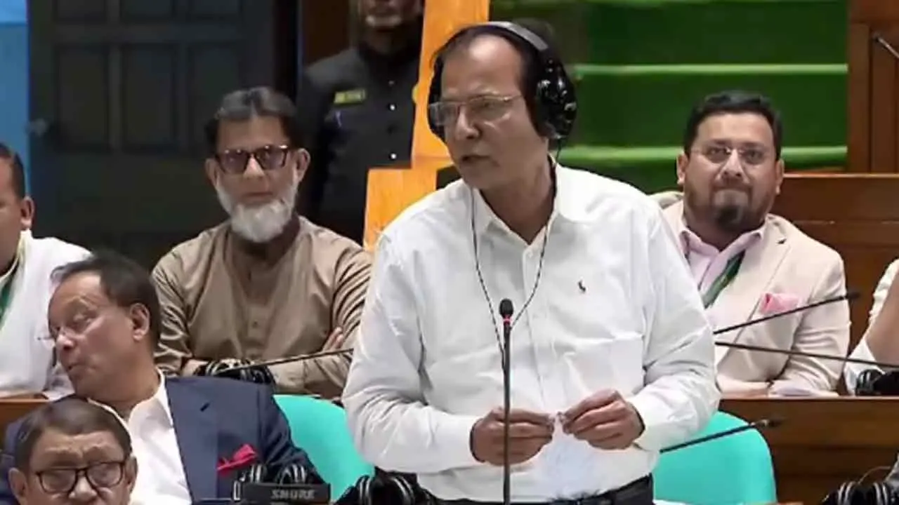 মুক্তিযুদ্ধ ও জুলাইকে একভাবে দেখার সুযোগ নেই : সংসদে ত্রাণমন্ত্রী