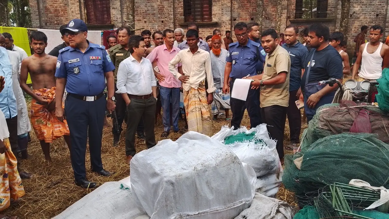 নীলফামারীতে অবৈধ চায়না জাল কারখানায় অভিযান, ৪১ লাখ টাকার জাল জব্দ