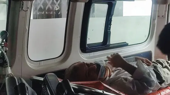 ভেতরে চলছিল শুনানি, বাইরে অ্যাম্বুলেন্সে শুয়েছিলেন ফজলে করিম