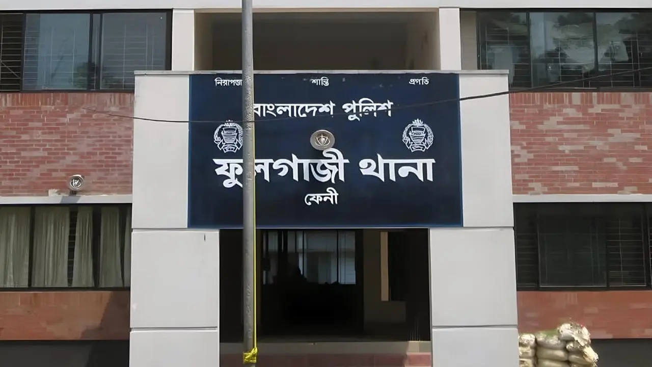 ফেনীতে টিনের চাল কেটে ঘরে ঢুকে প্রবাসীর স্ত্রীকে হত্যা