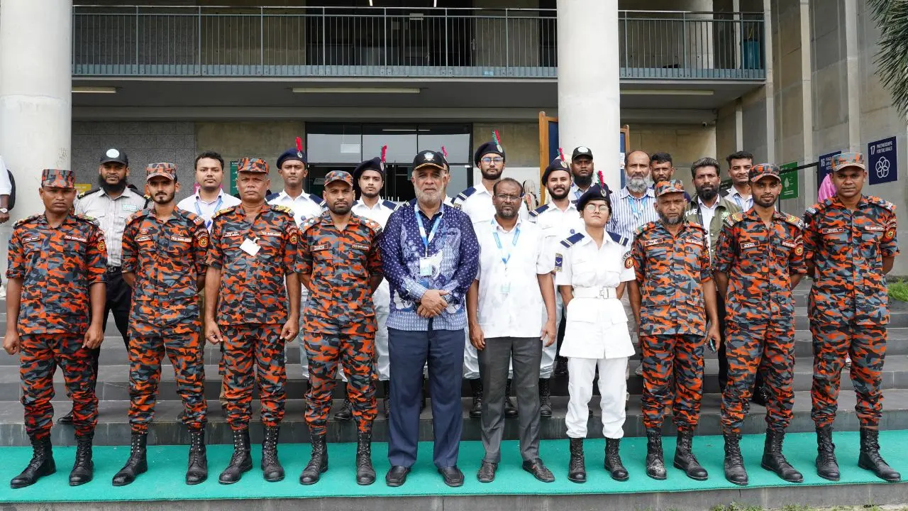 গ্রিন ইউনিভার্সিটিতে ফায়ার সেফটি কর্মশালা ও ইভাকুয়েশন ড্রিল অনুষ্ঠিত