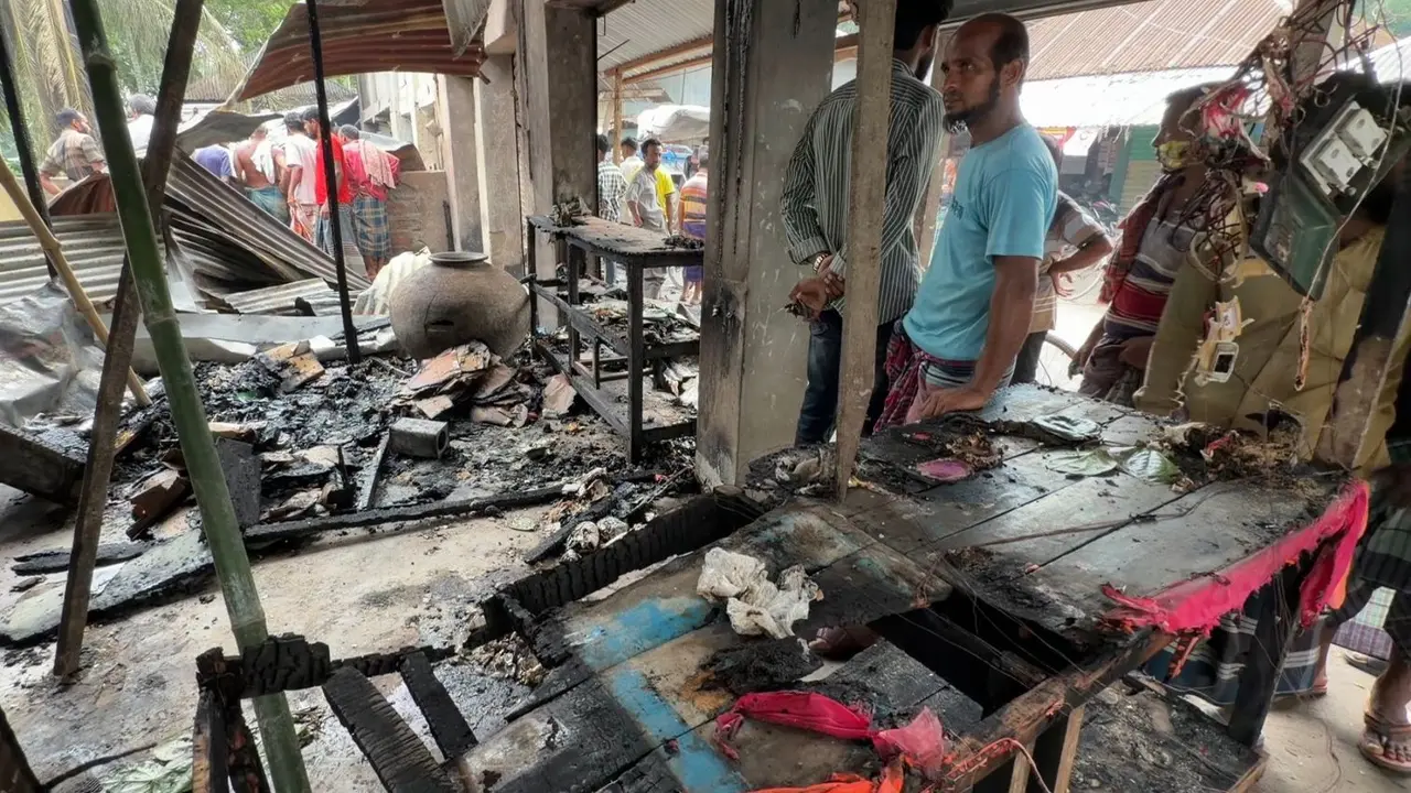 ফরিদপুরে দোকানের আগুন নেভাতে গিয়ে সিলিন্ডার বিস্ফোরণ, নিহত ১