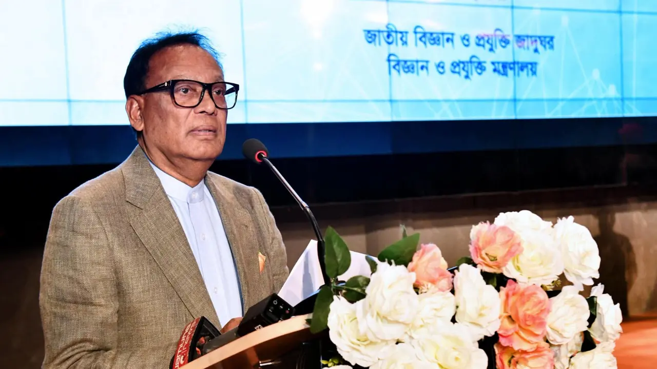 তরুণদের প্রযুক্তির উদ্ভাবক ও নির্মাতা হিসেবে গড়ে তুলতে হবে
