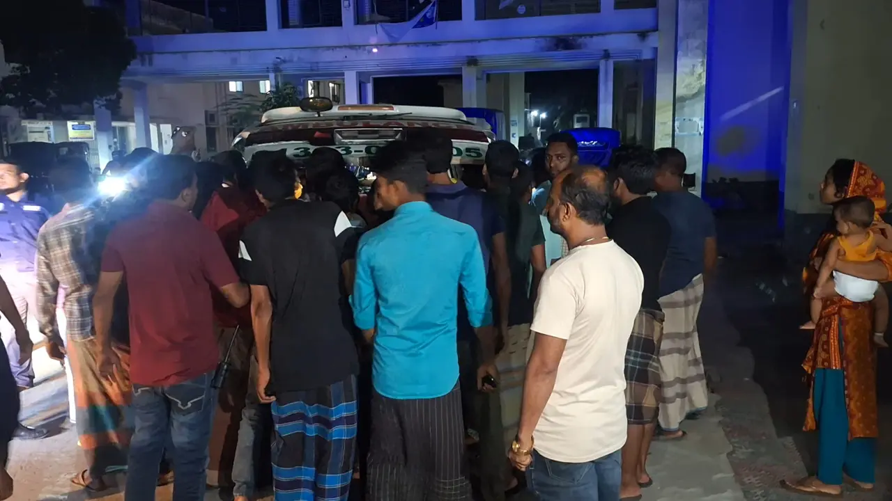 মাদক বিক্রিতে বাধা দেওয়ায় প্যানেল চেয়ারম্যানকে কুপিয়ে জখম, নিহত ১