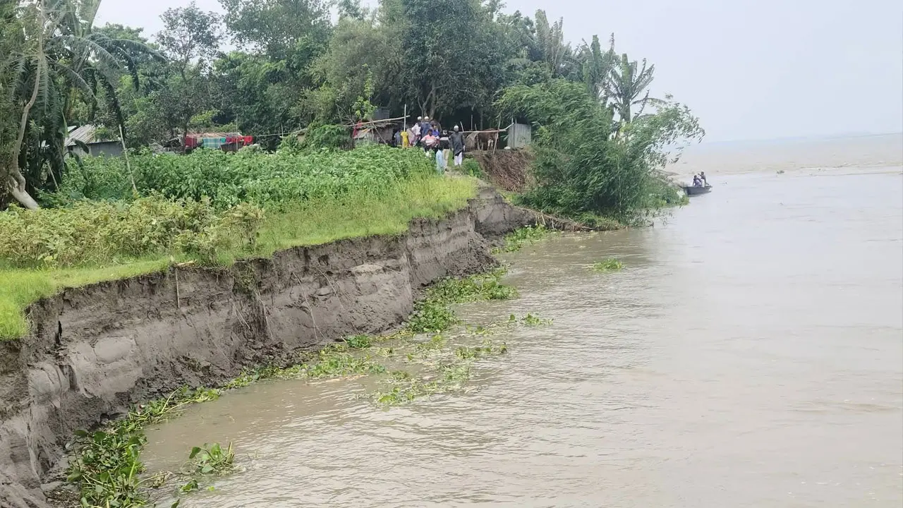 গাইবান্ধায় বিপৎসীমা ছুঁই ছুঁই তিস্তার পানি, ২৫ পয়েন্টে ভাঙন