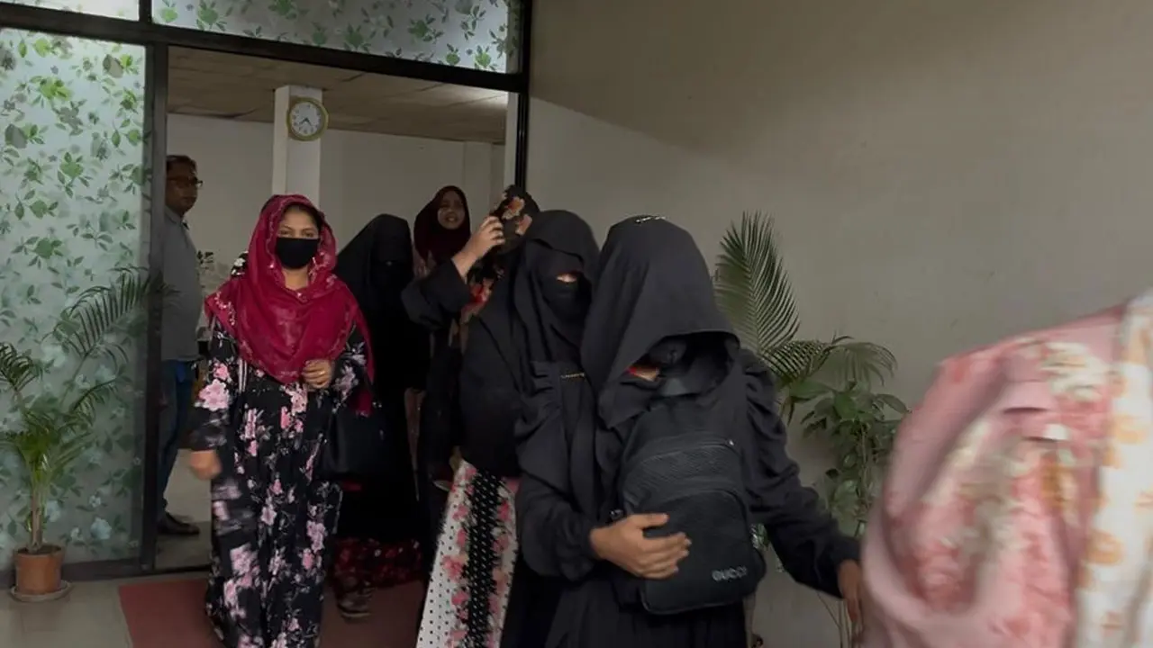 গাজীপুরে আবাসিক হোটেলে অভিযান, ১৬ নারী-পুরুষ আটক