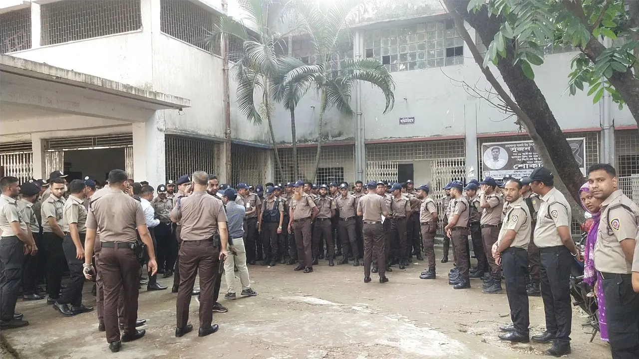 জেনেভা ক্যাম্পে র্যাব-পুলিশ-ডিএনসির যৌথ অভিযান চলছে