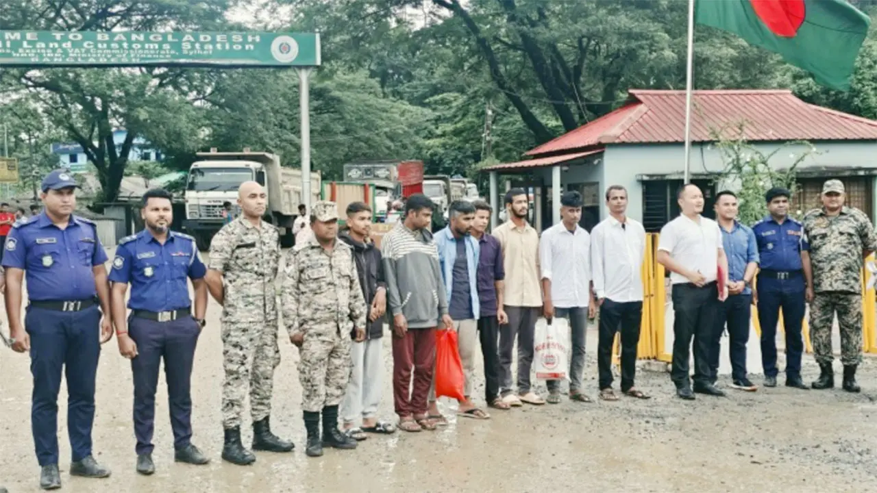 ভারতে কারাভোগ শেষে তামাবিল দিয়ে দেশে ফিরলেন ৭ বাংলাদেশি