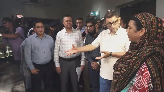 কুষ্টিয়া হাসপাতালে হঠাৎ স্বাস্থ্যমন্ত্রী, অপরিষ্কার পরিবেশ দেখে ক্ষোভ
