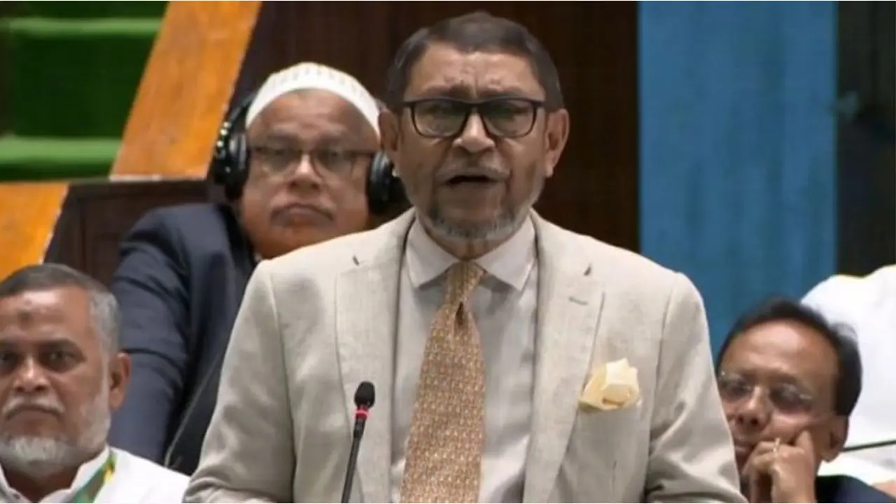 চার স্তরে মজুত, জলাতঙ্ক ভ্যাকসিনের কোনো অভাব হবে না : স্বাস্থ্যমন্ত্রী
