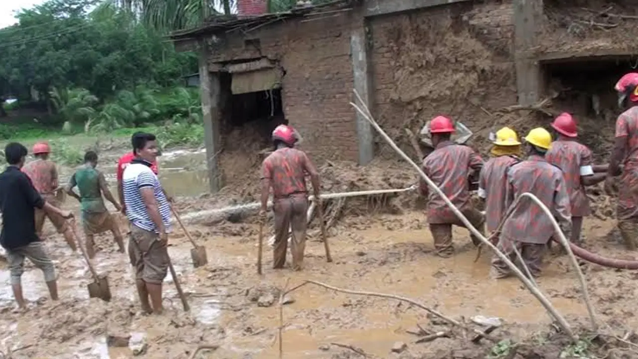 পাহাড়ধসে ১৩১ প্রাণহানি, ৯ বছর পরও রাঙামাটিতে থামেনি ঝুঁকিপূর্ণ বসতি