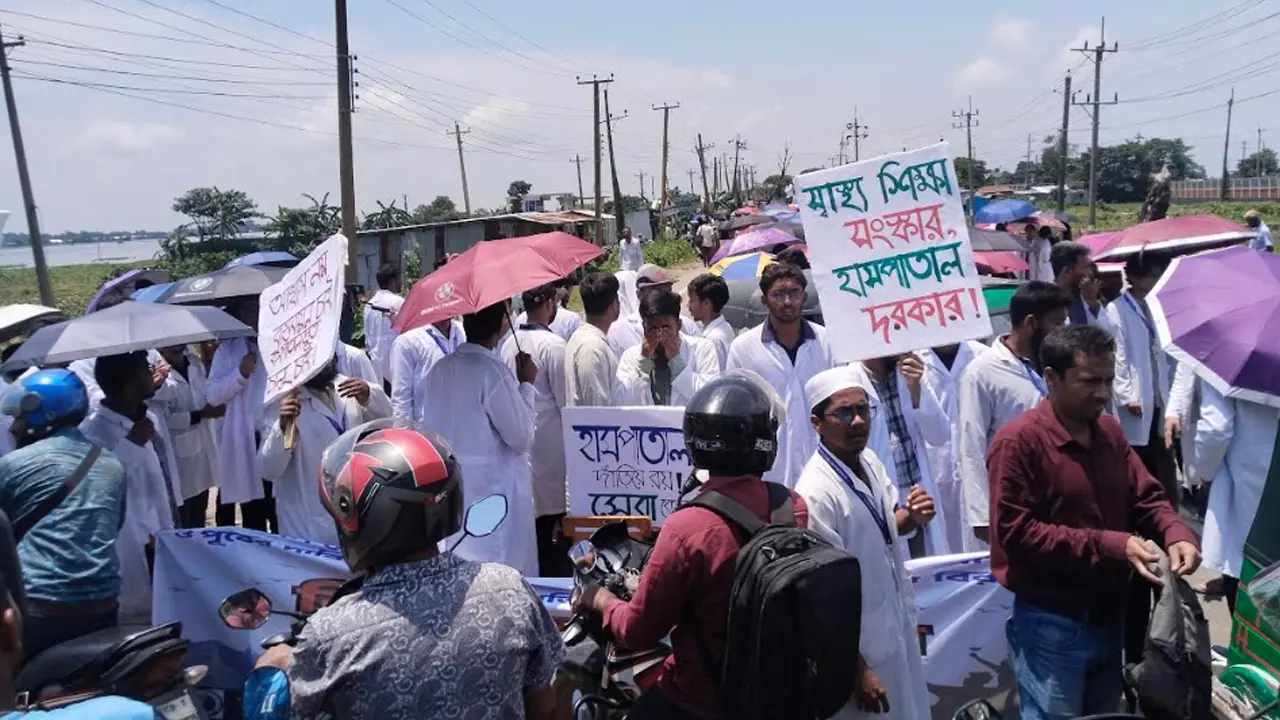 হাসপাতাল চালুর দাবিতে সুনামগঞ্জ-সিলেট সড়ক অবরোধ