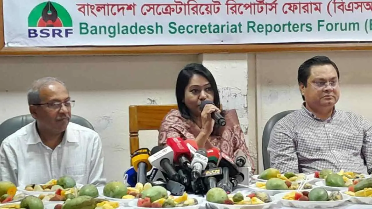 অপতথ্যের ভিড়ে খবরের ভেতরের খবর বের করুন, সাংবাদিকদের তথ্য সচিব