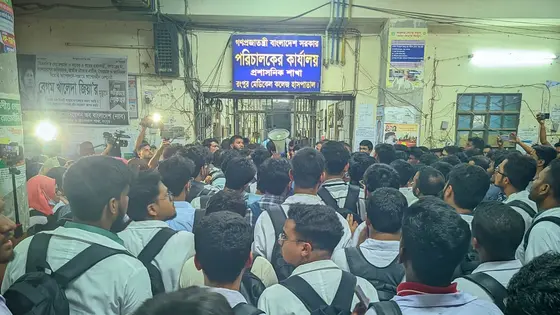 মরদেহ আটকে রোগীর ছেলেকে ‘কান ধরে উঠবস’, আবার তারাই কর্মবিরতিতে