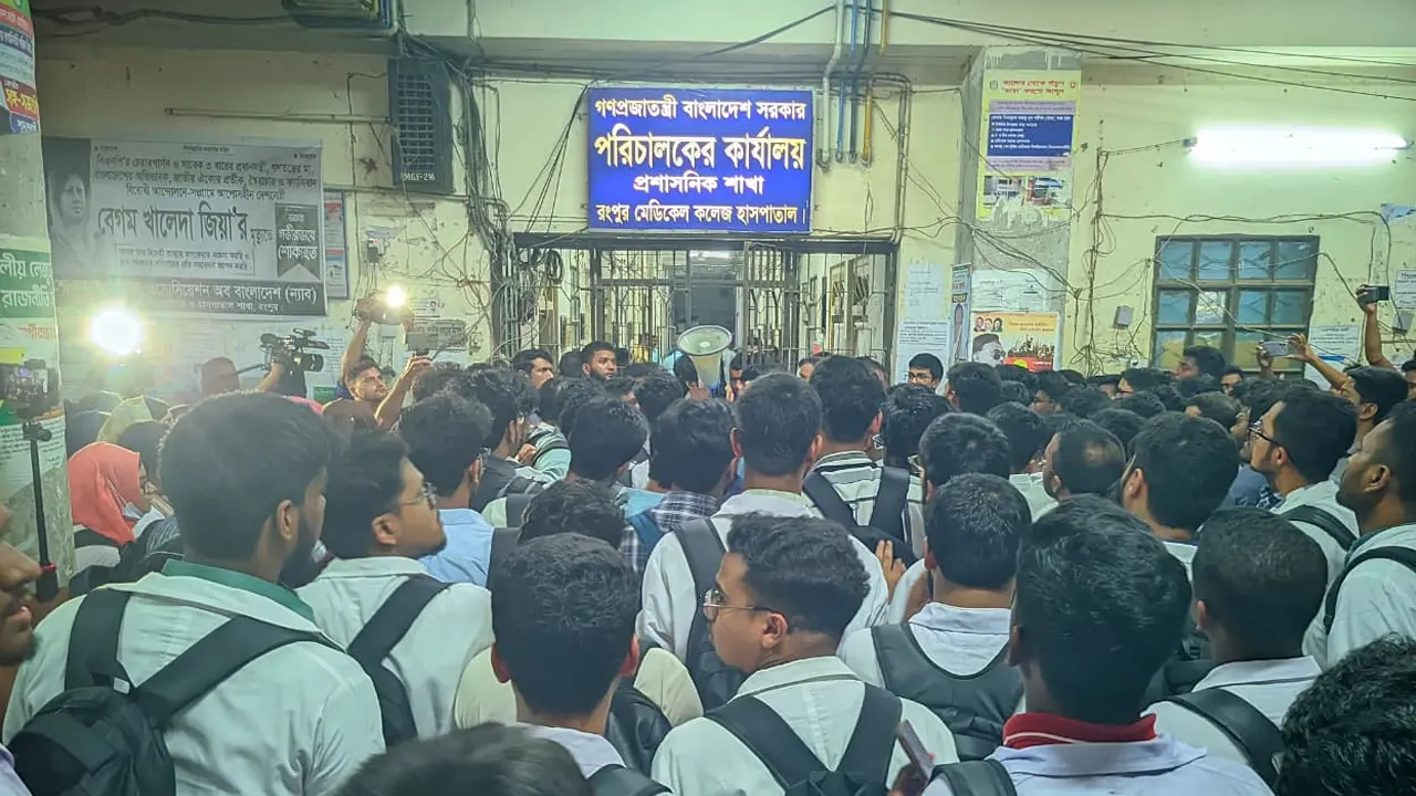 মরদেহ আটকে রোগীর ছেলেকে ‘কান ধরে উঠবস’, আবার তারাই কর্মবিরতিতে