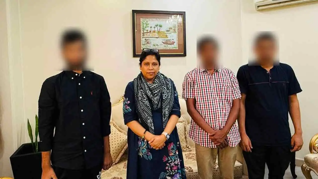 ইরানে আটকে পড়া তিন বাংলাদেশি দেশে  ফিরেছেন