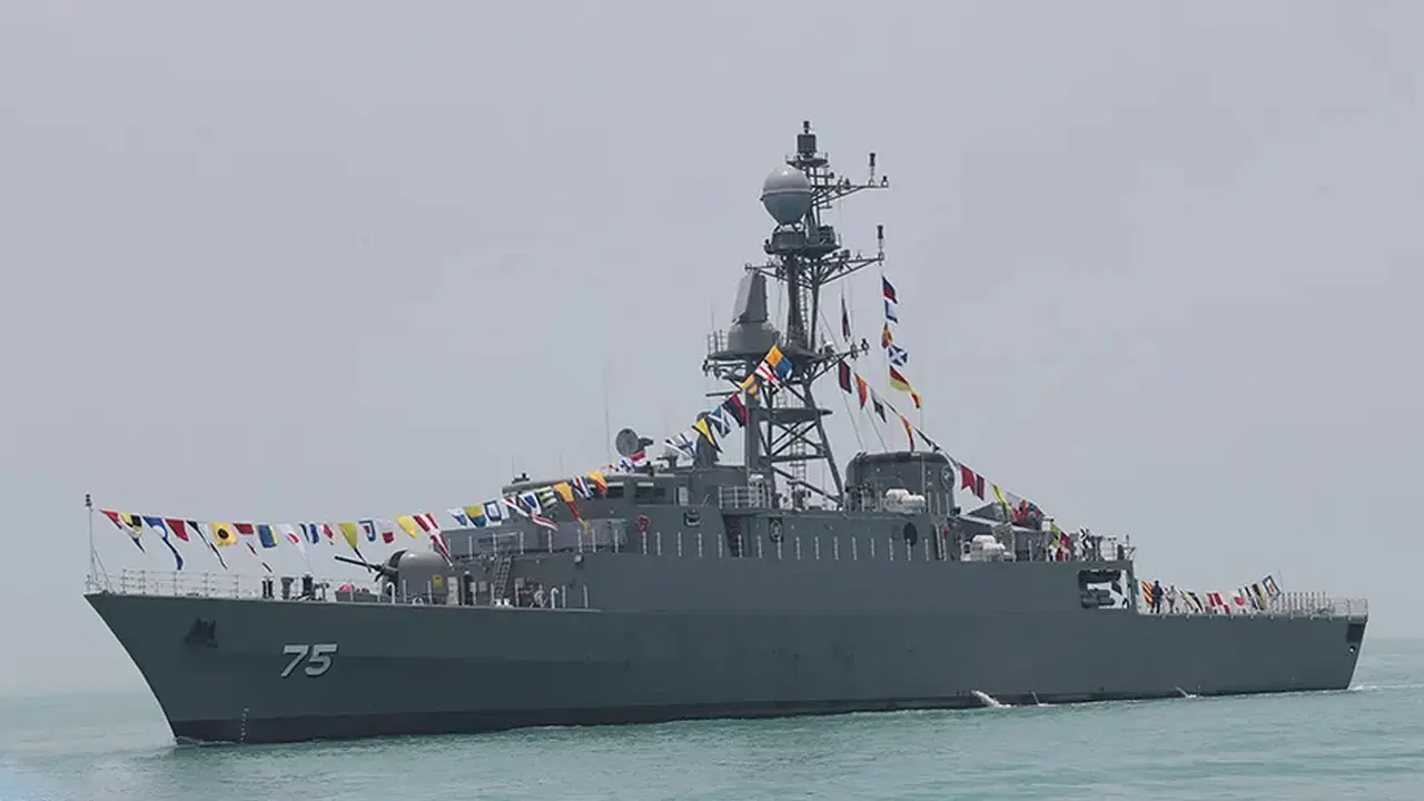 যুদ্ধজাহাজে মার্কিনিদের সাবমেরিন হামলাকে কাপুরুষোচিত বললেন আরাঘচি