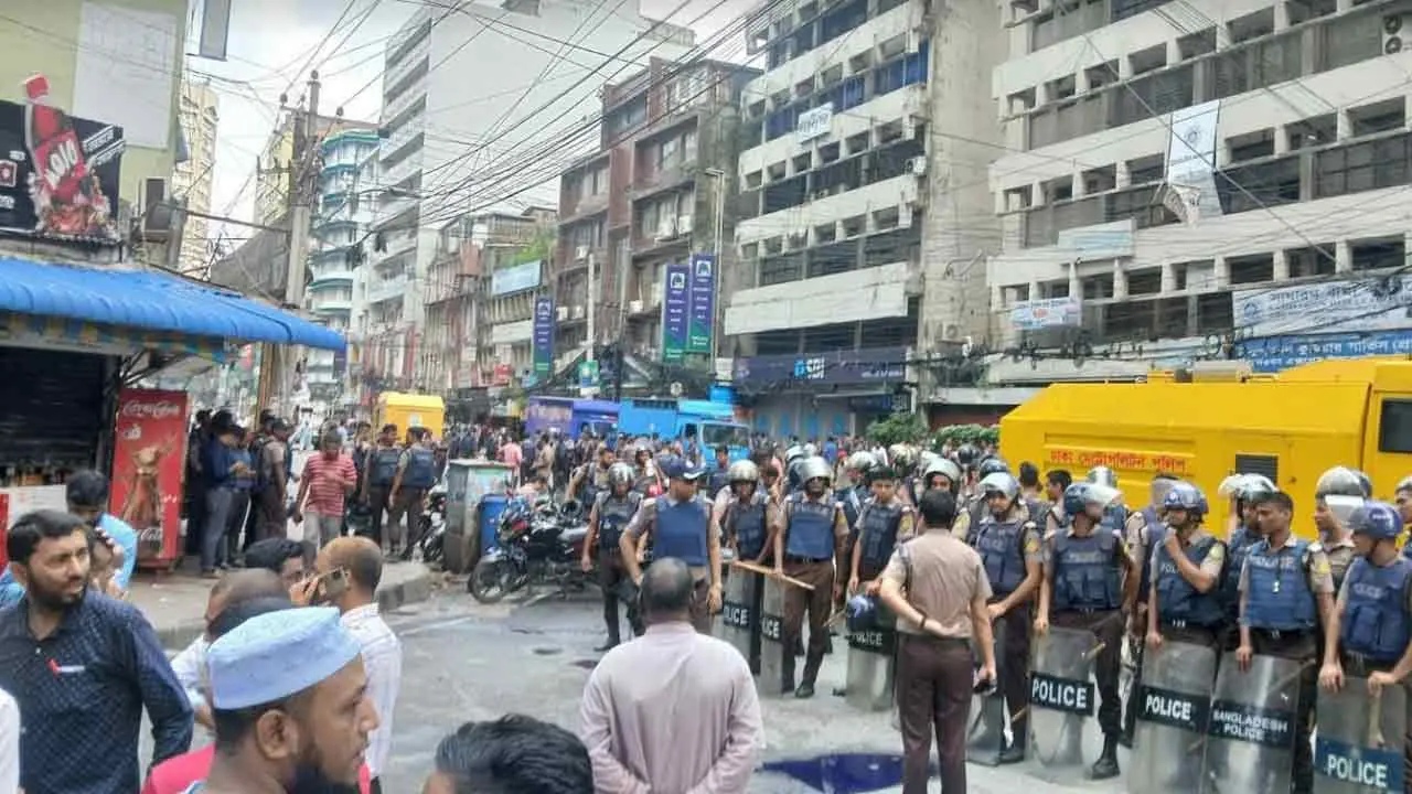 চাপে নয় আইন অনুযায়ী সিদ্ধান্ত নেবে বাংলাদেশ ব্যাংক