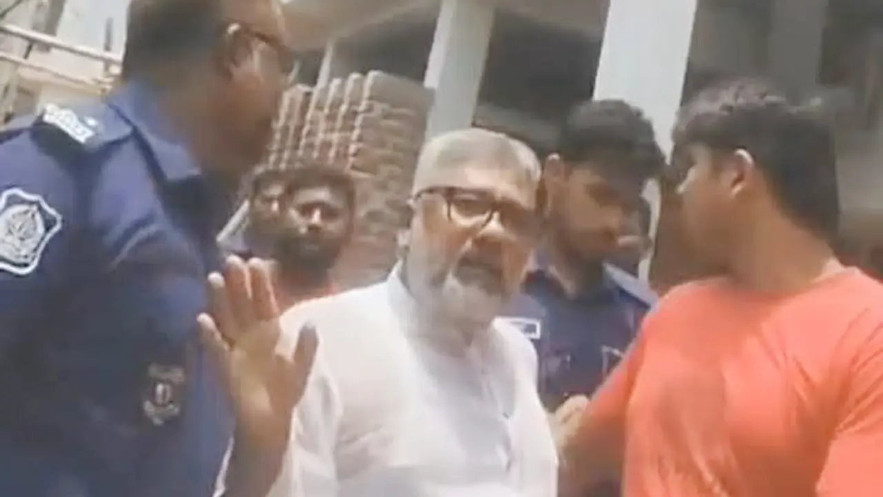 কালীগঞ্জে আ. লীগ নেতাকে পুলিশের কাছ থেকে ছিনিয়ে নিলেন নেতাকর্মীরা