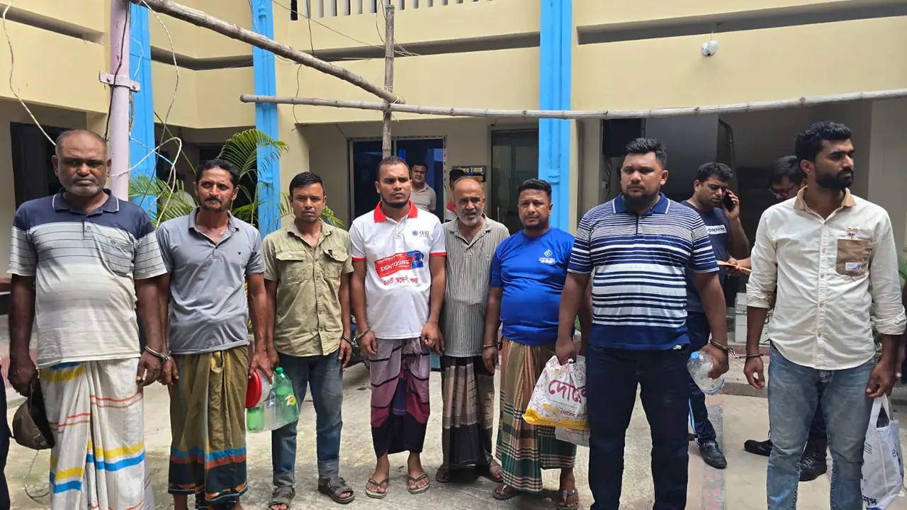 আ. লীগ নেতাকে ছিনিয়ে নেওয়ার ঘটনায় মামলা, গ্রেপ্তার ৮