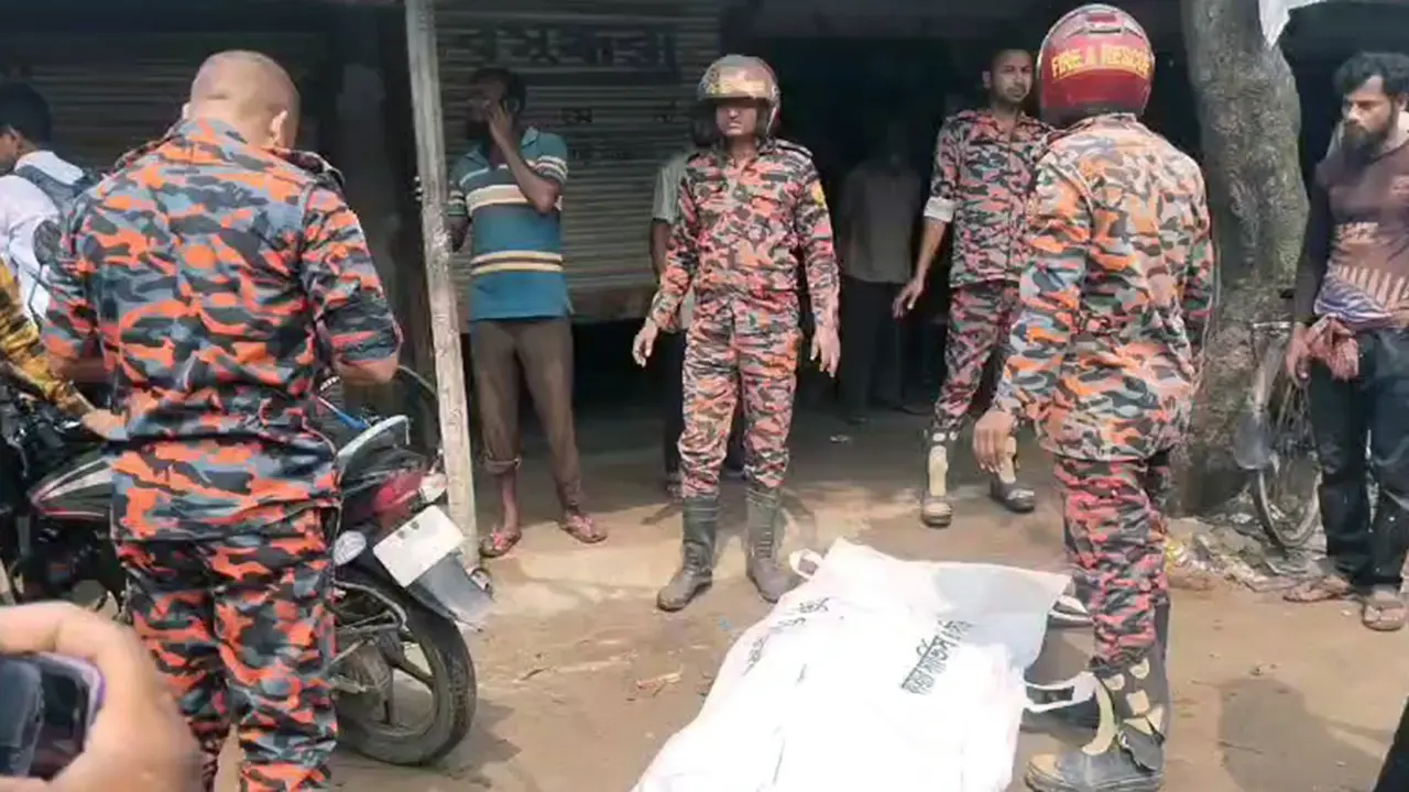 জয়পুরহাটে ট্রাক ও ট্রেনের নিচে পড়ে প্রাণ গেল দুইজনের